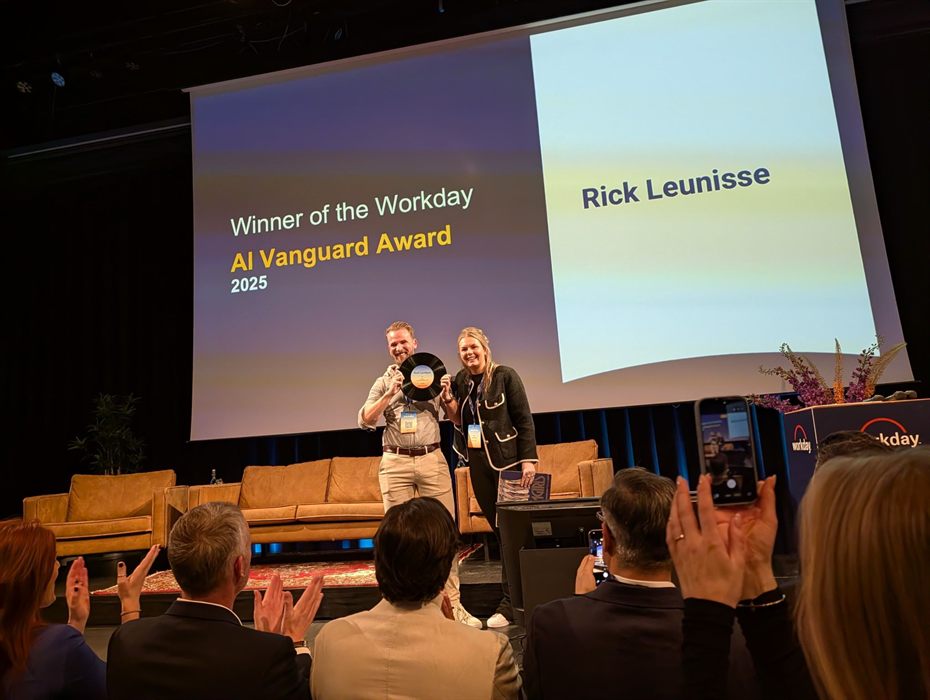 Rick Leunisse on stage collecting the Workday AI Vanguard Award 2025